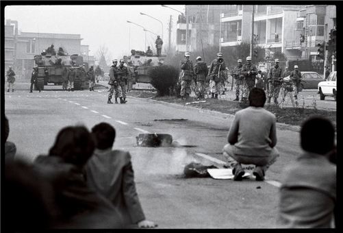 عکس هایی از زمان انقلاب و تظاهرات مردم و درگیری آنها با ارتش توسط دیوید برنت 
